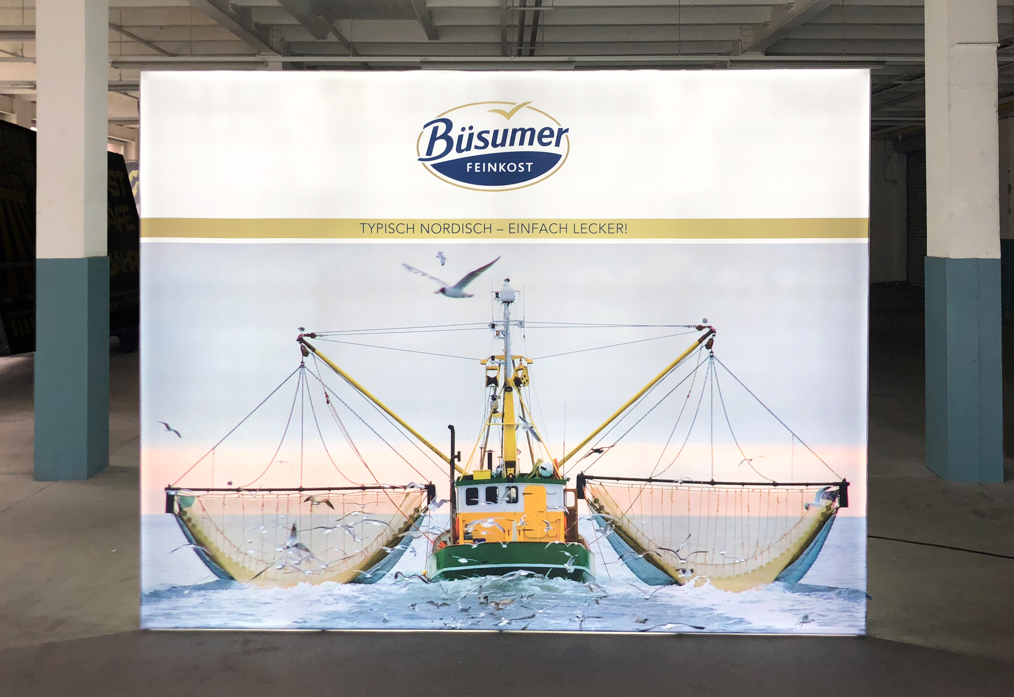Büsumer Fischerei Gesellschaft LED exhibition wall GRID Lightbox