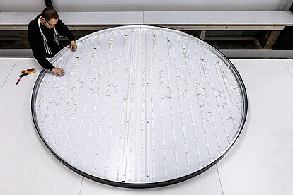 Construction of a round lightbox 1