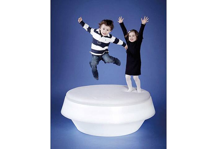 GIÓ POUF seating island Example 10