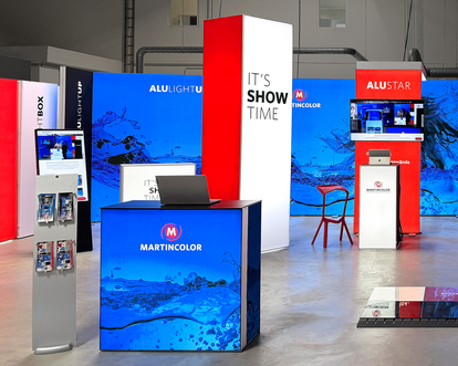 Exhibition of mobile exhibition walls, exhibition counters and digital displays at MARTINCOLOR Frankfurt