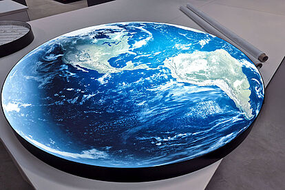 Round lightbox for the Frankfurt Opera