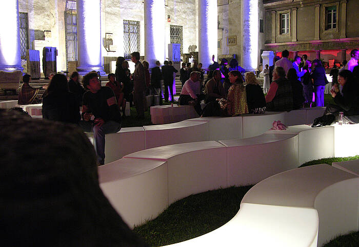 SNAKE seating element Example 8 SNAKE seating element Example 8