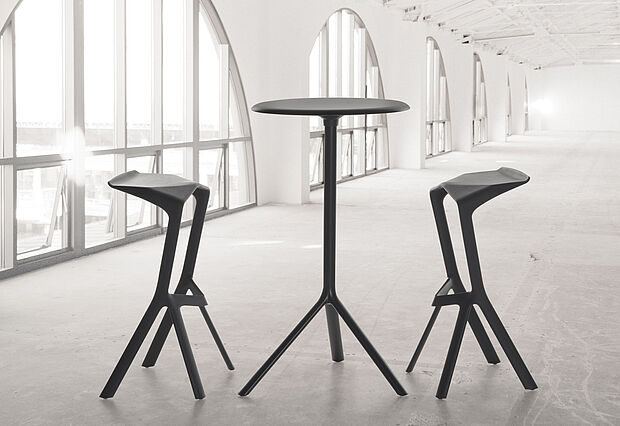Stehtisch + Barhocker Miura