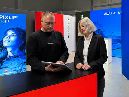 Persönliche Fachberatung zur Messeplanung und Standauswahl im MARTINCOLOR Showroom in Frankfurt am Main