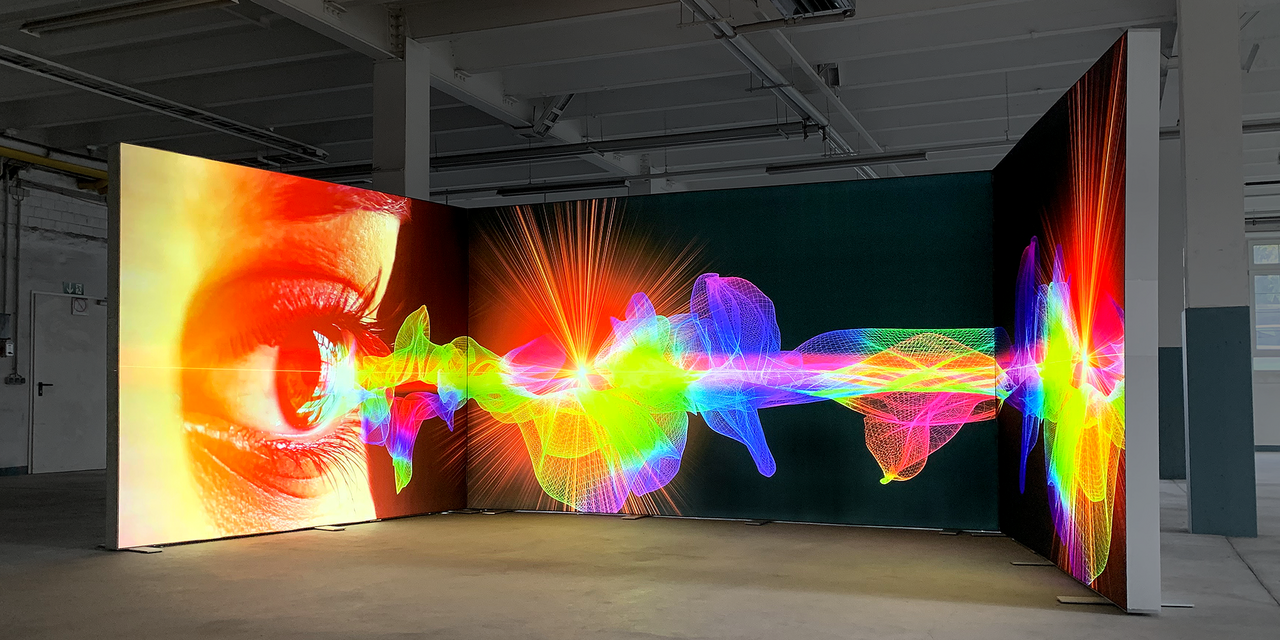 Illuminated walls at trade fairs – why they magically attract visitors