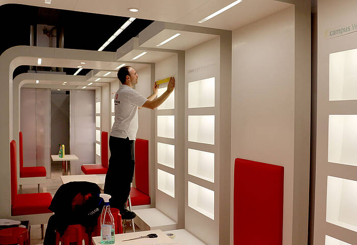 Campus Verlag exhibition stand assembly 2