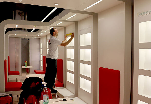 Campus Verlag exhibition stand assembly 2