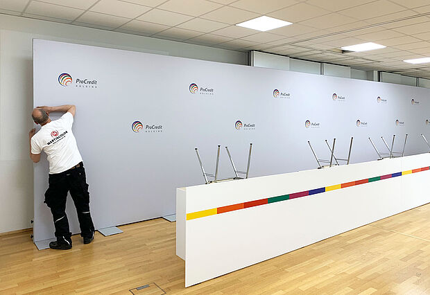 ProCredit Holding AG & Co. KGaA Pressewand OCTAwall ProCredit Holding AG & Co. KGaA Pressewand OCTAwall