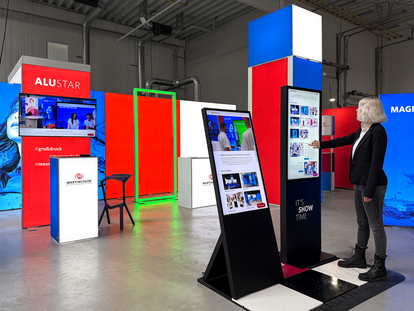 Modulare LED-Messewände und Zubehör wie Messetheken, RGB Frames und digitale Displays im Showroom Frankfurt zum Anfassen und Testen