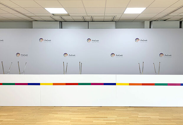 ProCredit Holding AG & Co. KGaA Rückwand OCTAwall ProCredit Holding AG & Co. KGaA Rückwand OCTAwall