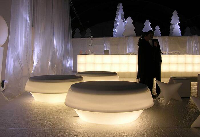 GIÓ POUF seating island Example