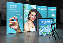 Kaladent AG LED-Messestand gerade