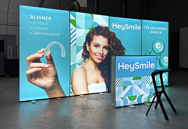 Kaladent AG LED-Messestand gerade