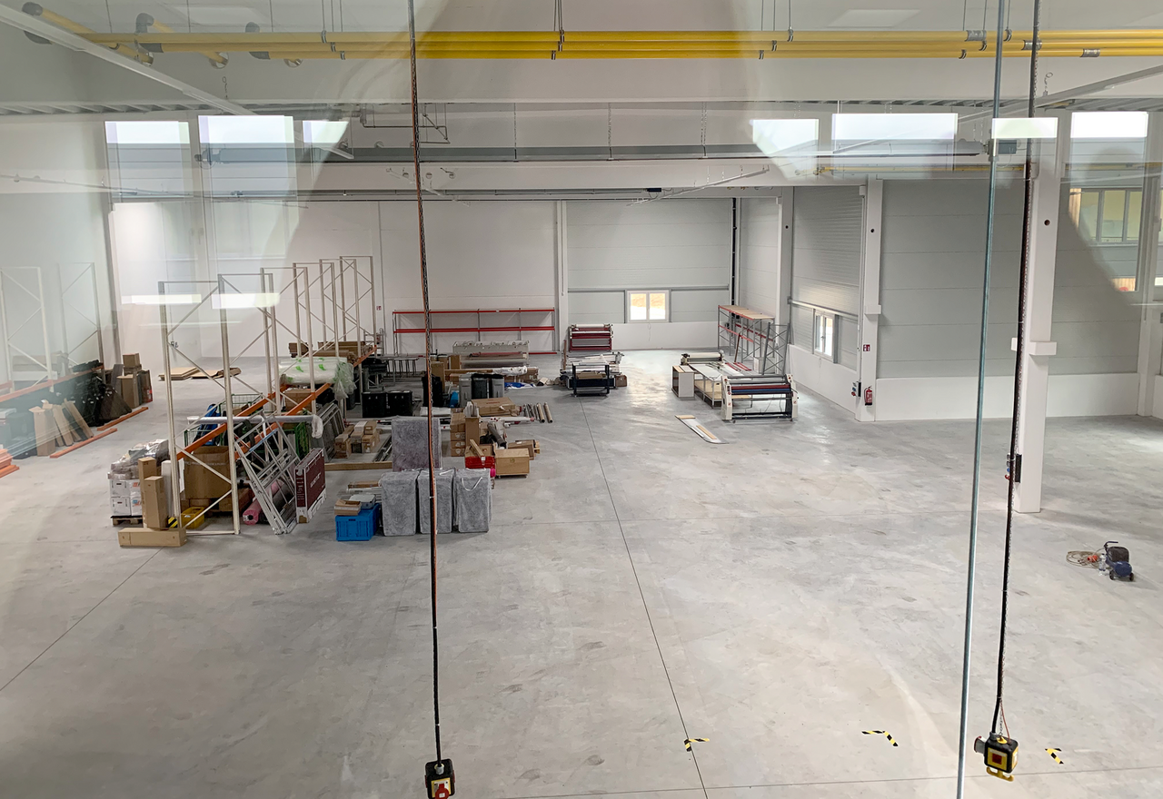 MARTINCOLOR moving 6