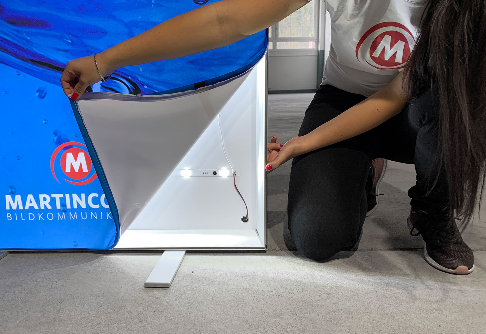 PIXLIP POP illuminated display