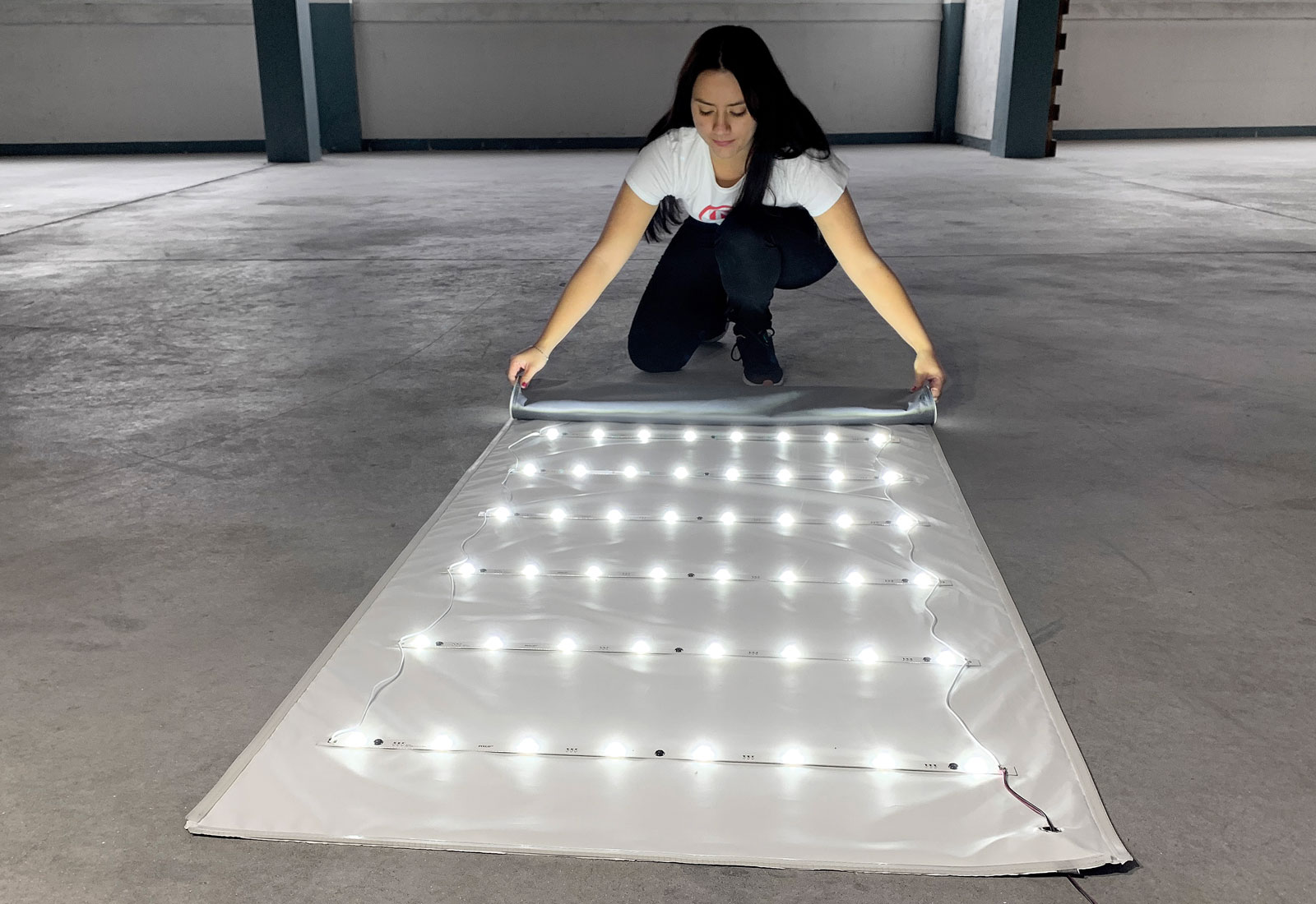 PIXLIP POP illuminated display