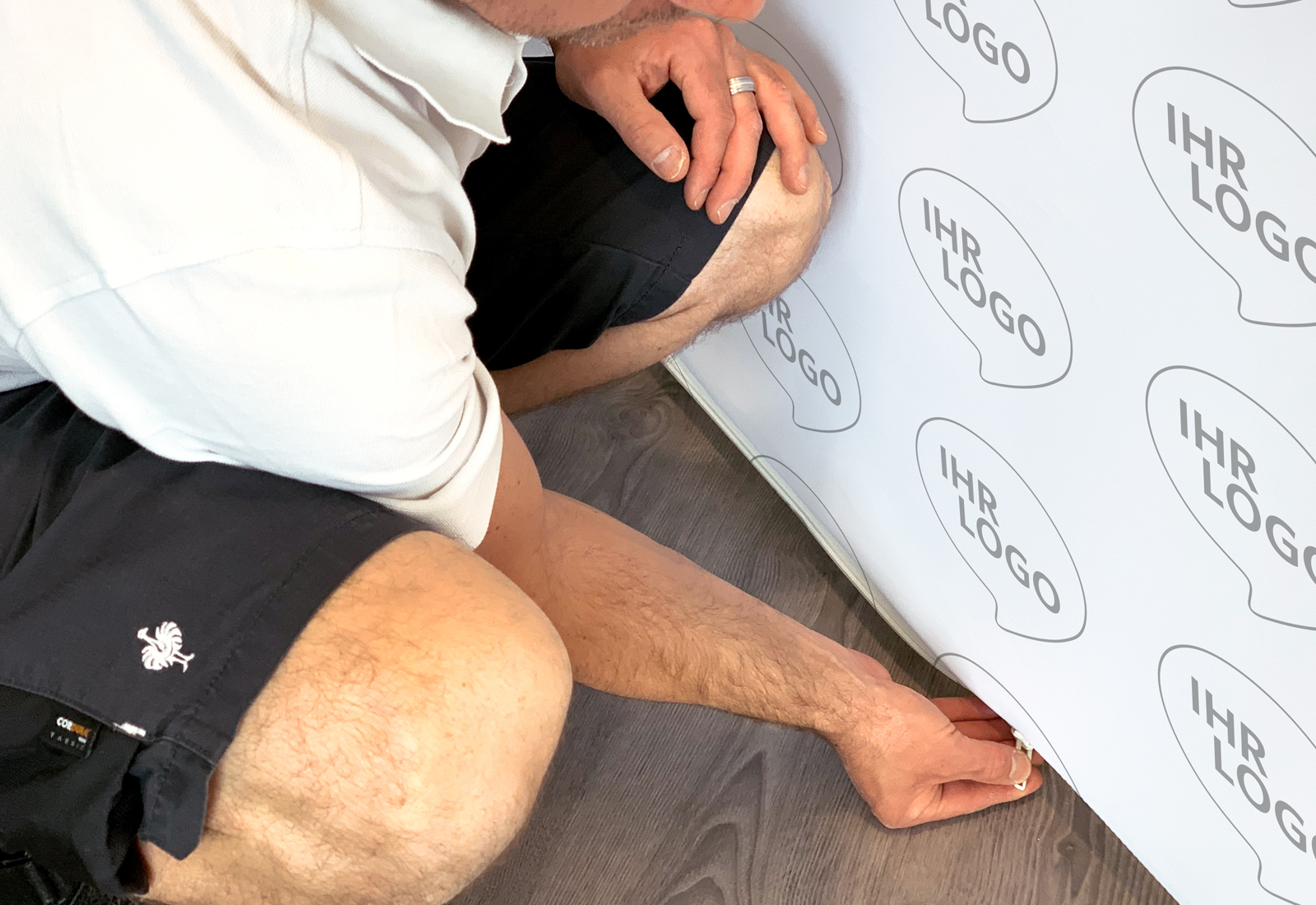 Video back wall curved